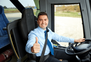 chauffeur de bus souriant